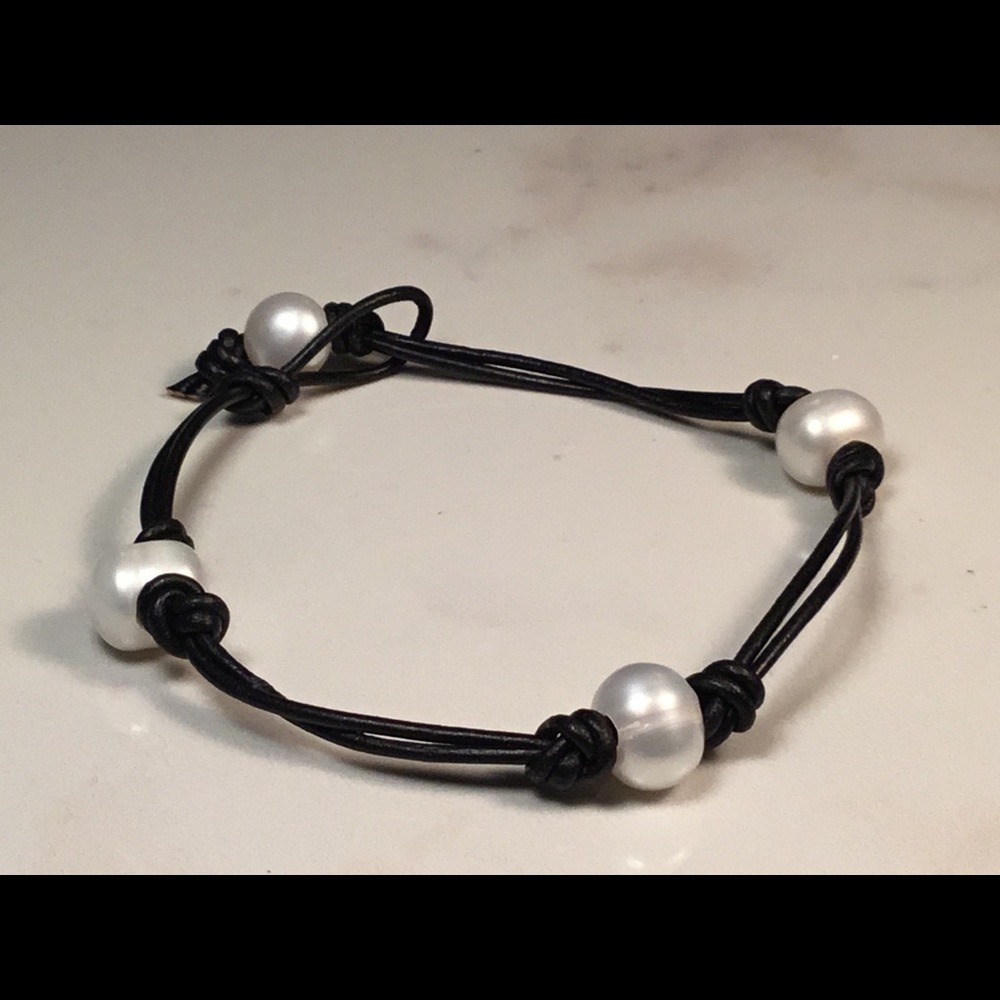 NWOT Double Stranded Pearl Leather Anklet